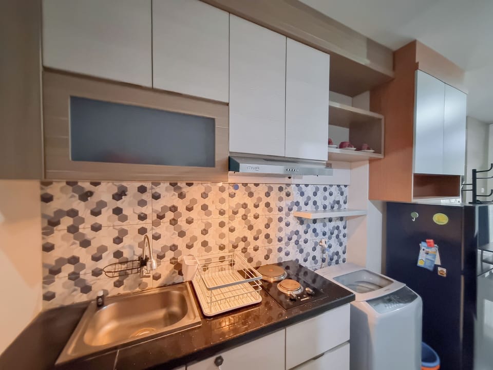 Apartment | Private kitchen | Fridge, stovetop, rice cooker