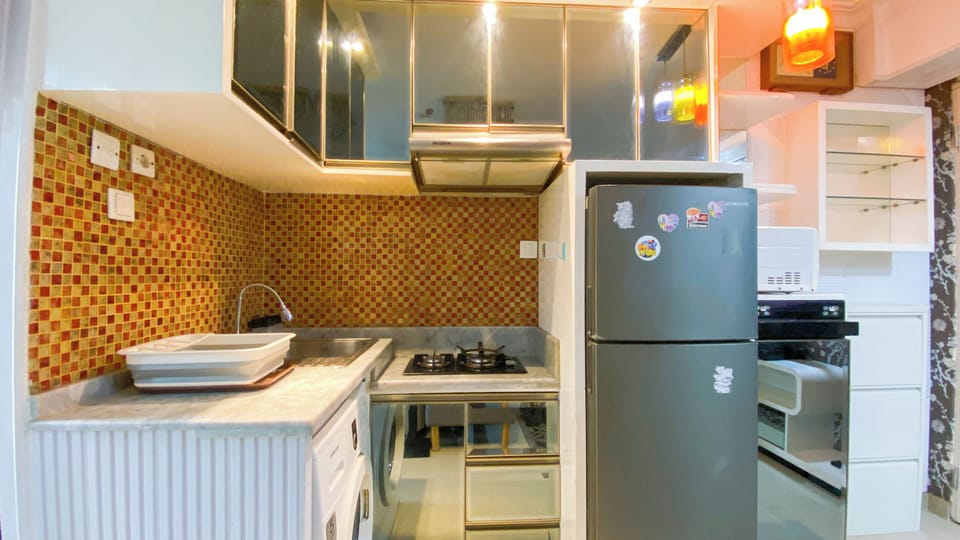 Deluxe Apartment | Private kitchen | Fridge, microwave, stovetop, rice cooker