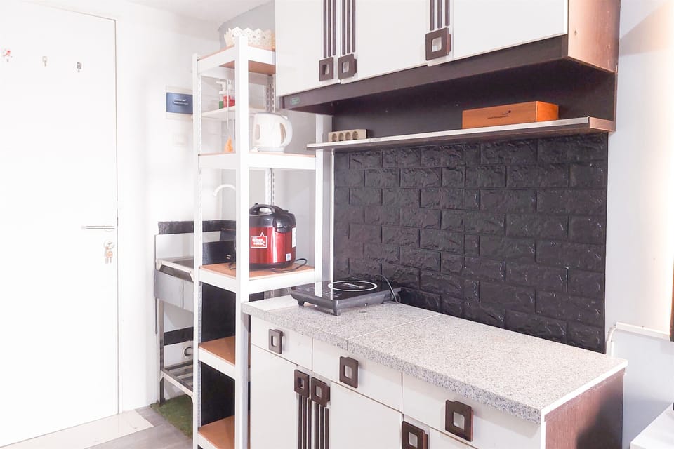 Deluxe Studio | Private kitchen | Mini-fridge, stovetop, electric kettle, rice cooker