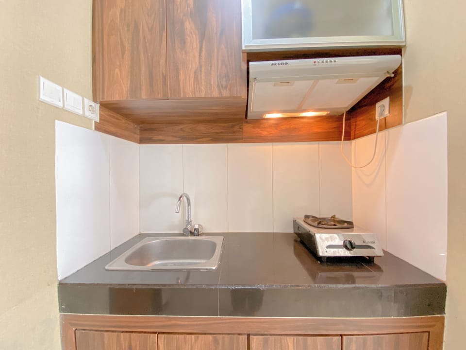 Deluxe Studio | Private kitchen | Mini-fridge, stovetop, rice cooker