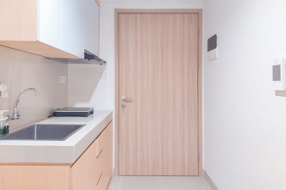 Deluxe Apartment | Private kitchen | Fridge, microwave, stovetop, rice cooker