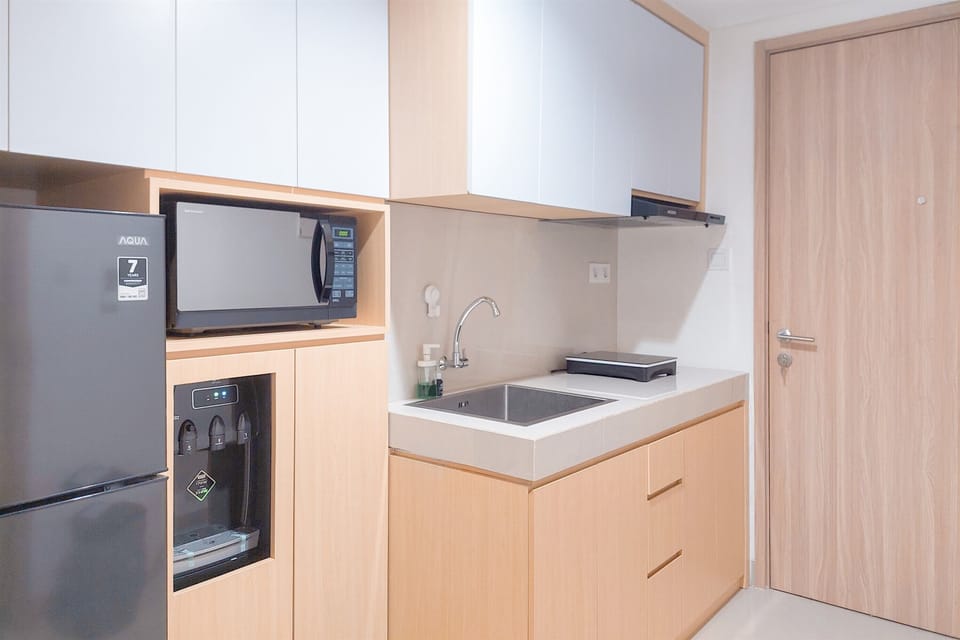 Deluxe Apartment | Private kitchen | Fridge, microwave, stovetop, rice cooker