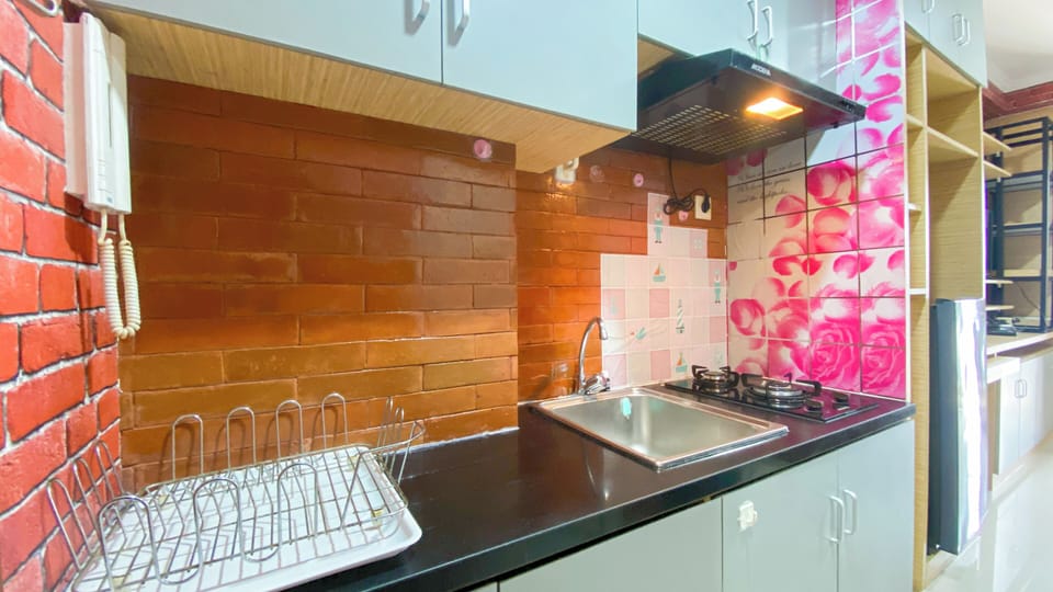 Deluxe Studio | Private kitchen | Fridge, stovetop, electric kettle, rice cooker