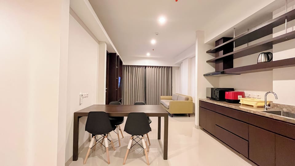 Deluxe Apartment | Private kitchen | Fridge, microwave, electric kettle, rice cooker