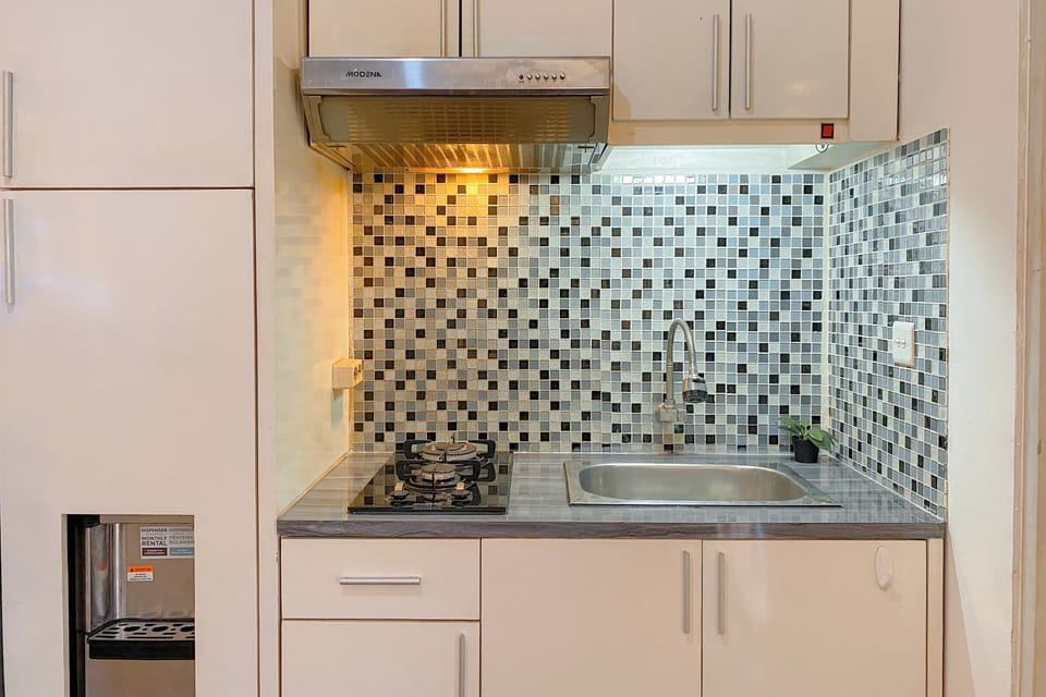 Deluxe Studio | Private kitchen | Fridge, microwave, stovetop, rice cooker
