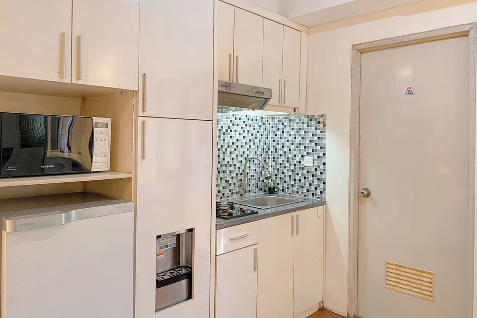 Deluxe Studio | Private kitchen | Fridge, microwave, stovetop, rice cooker