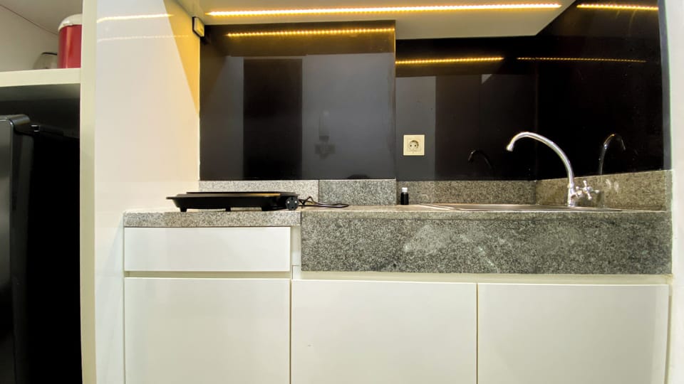 Deluxe Studio | Private kitchen | Fridge, stovetop, rice cooker