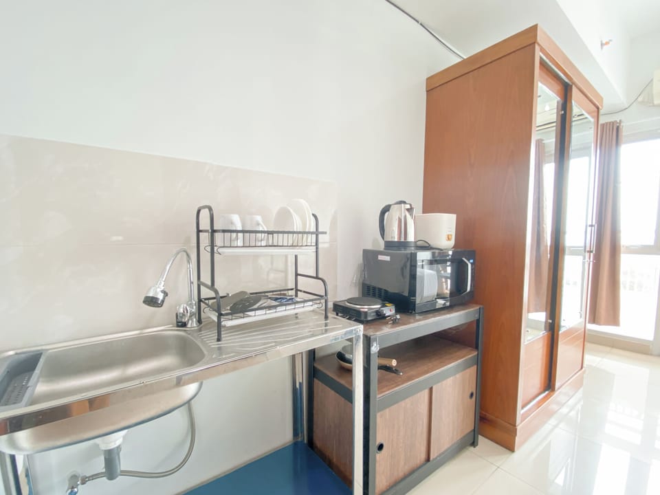 Deluxe Studio | Private kitchen | Mini-fridge, microwave, stovetop, rice cooker