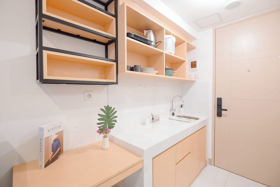 Deluxe Studio | Private kitchen | Fridge, stovetop, rice cooker