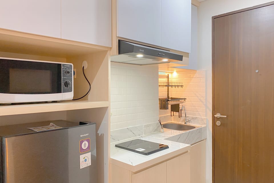 Deluxe Studio | Private kitchen | Fridge, microwave, stovetop, rice cooker