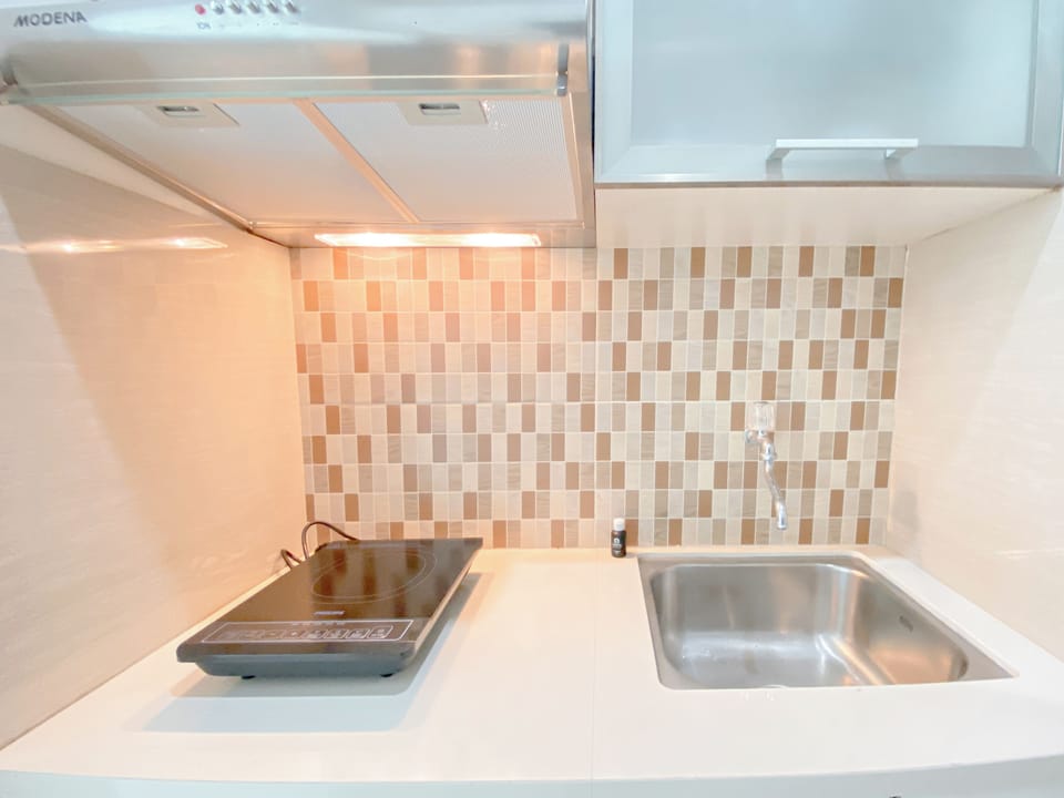 Deluxe Apartment | Private kitchen | Fridge, stovetop, rice cooker
