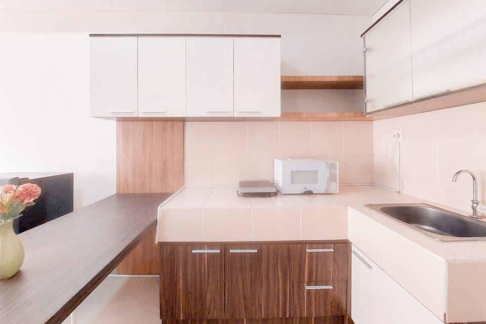 Deluxe Apartment | Private kitchen | Fridge, microwave, stovetop, rice cooker