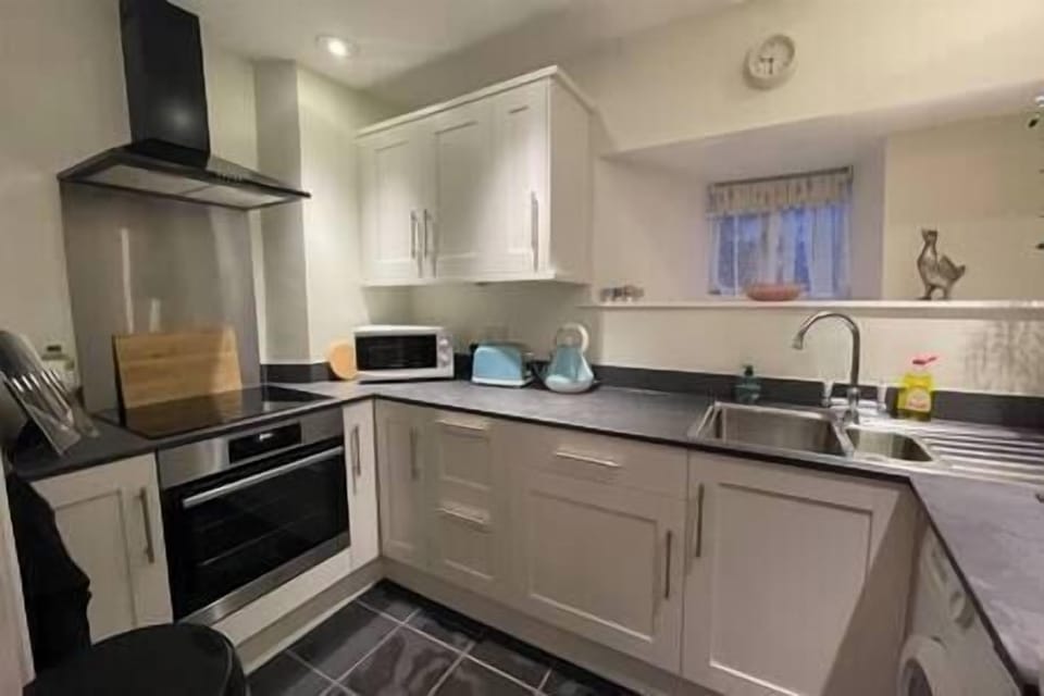 Cosy and fully equipped kitchen with Electric Stove, Microwave and all necessities required