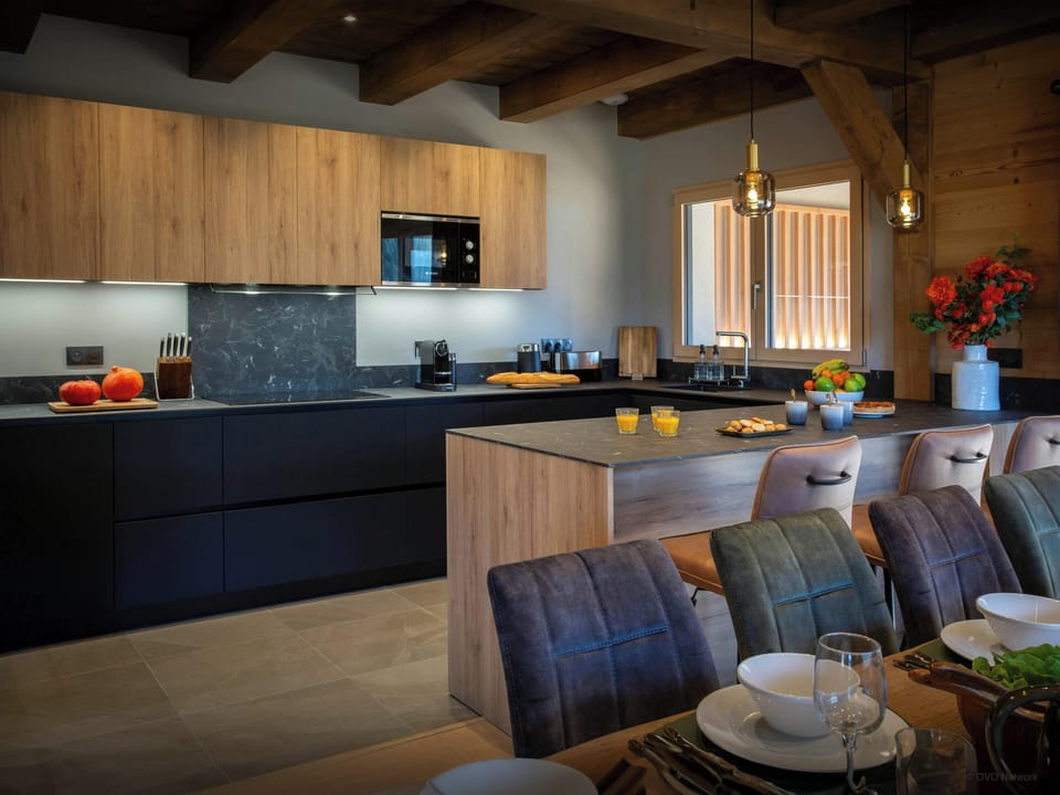 Kitchen/Dining table