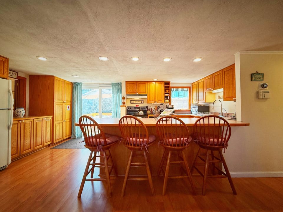 Kitchen Breakfast Bar