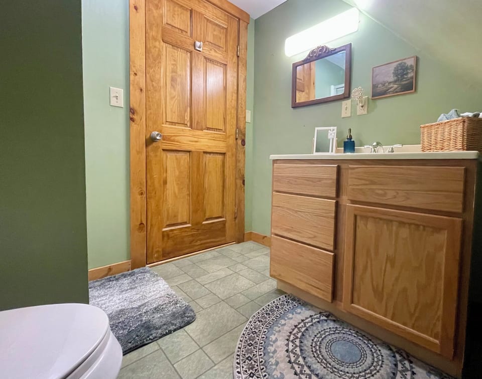 Suite bathroom