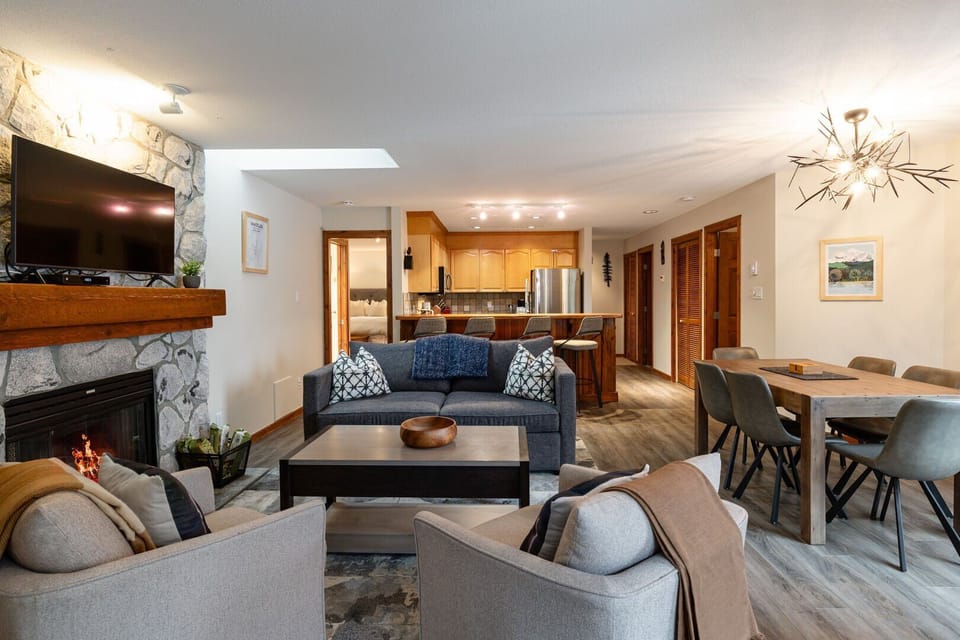 After a day on the slopes, unwind in the living area with a warm fire and your favorite show on the smart TV.
