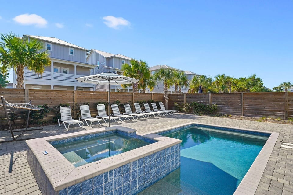 Northender - Frangista Beach - Back Patio & Private Pool