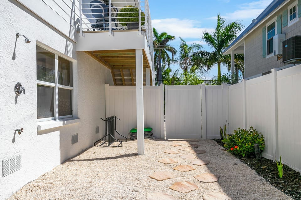 shower~rinse off sand in warm water! 1 of 3 balconies with Gulf view! Bike rack.