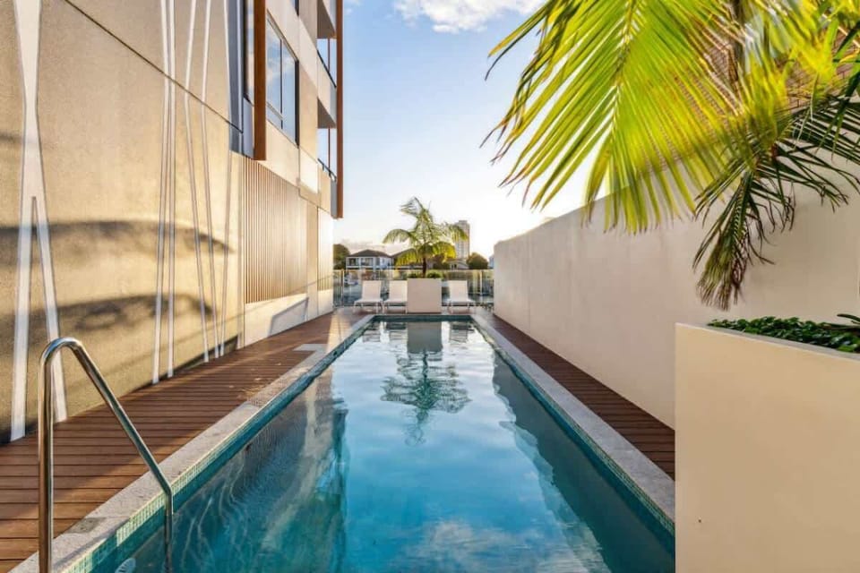 Outdoor swimming pool that opens everyday! Great for spending time with kids
