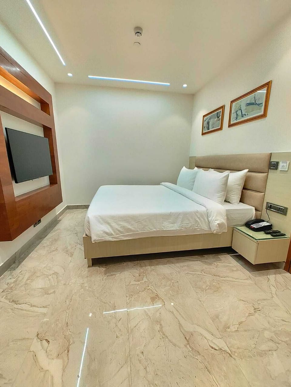 Executive Room | Desk, soundproofing, iron/ironing board (on request), WiFi (free)