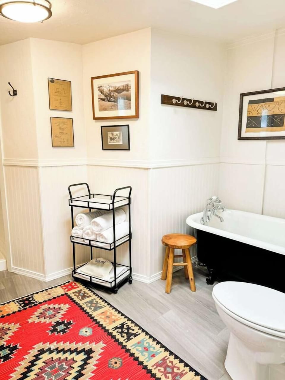 Swank 8: Luxurious bathroom layout with tub.