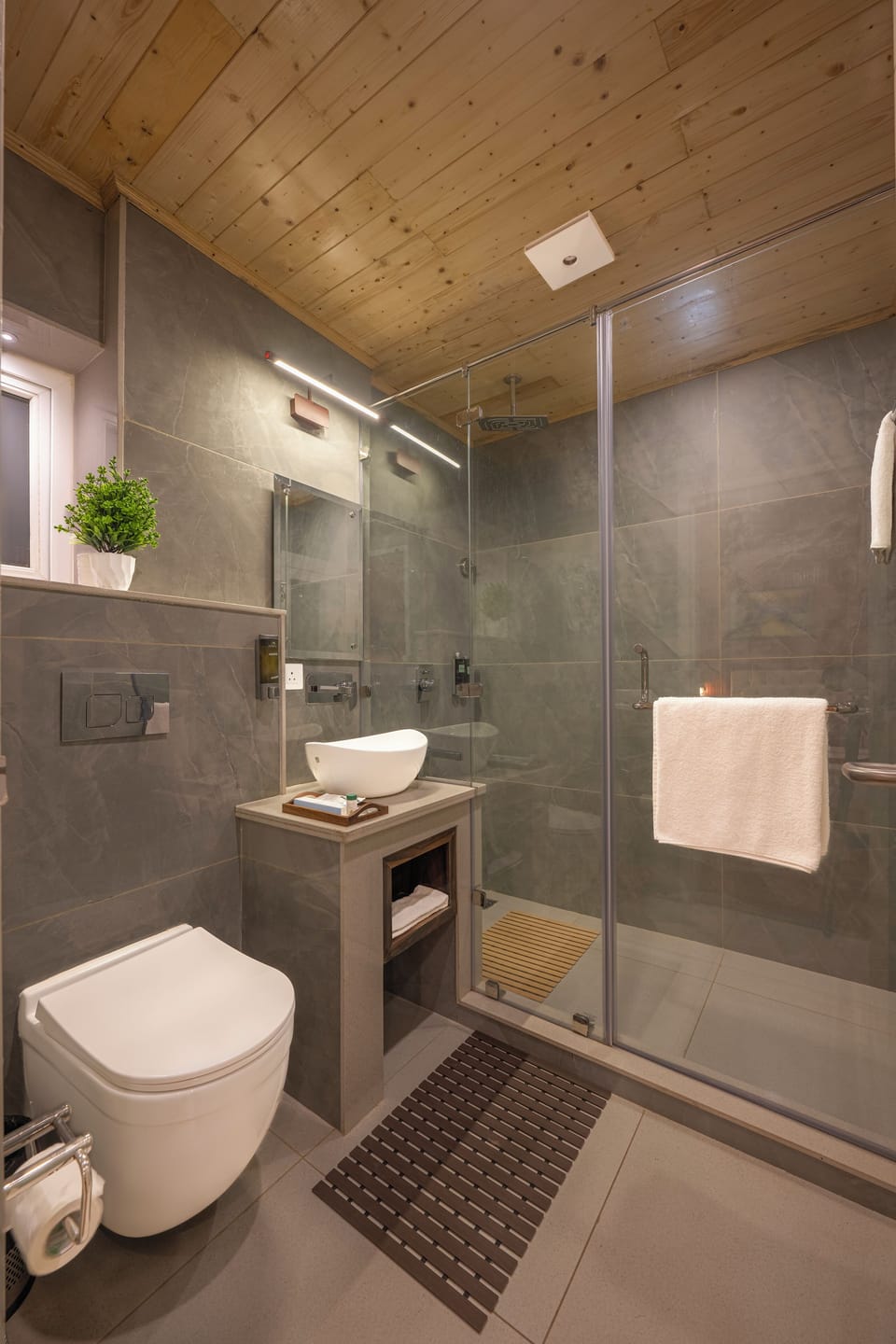 Deluxe Double Room | Bathroom | Shower, rainfall showerhead, eco-friendly toiletries, hair dryer