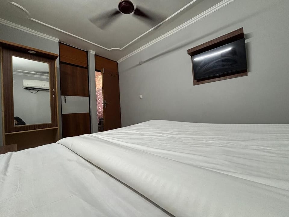 Deluxe Room | Desk, laptop workspace, free WiFi