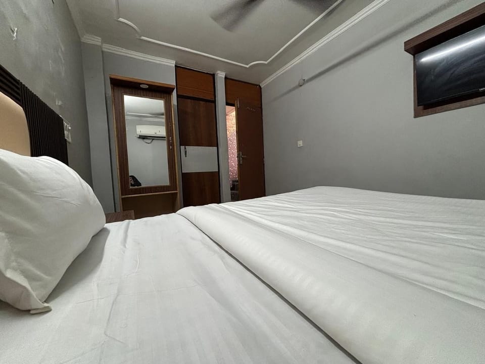Deluxe Room | Desk, laptop workspace, free WiFi