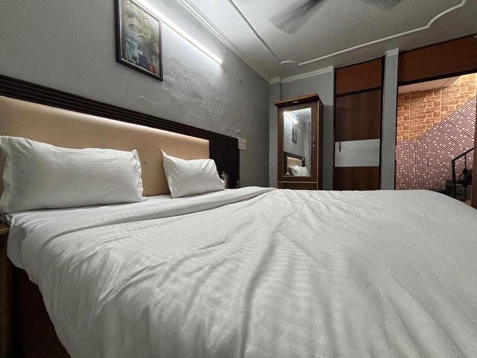 Deluxe Room | Desk, laptop workspace, free WiFi