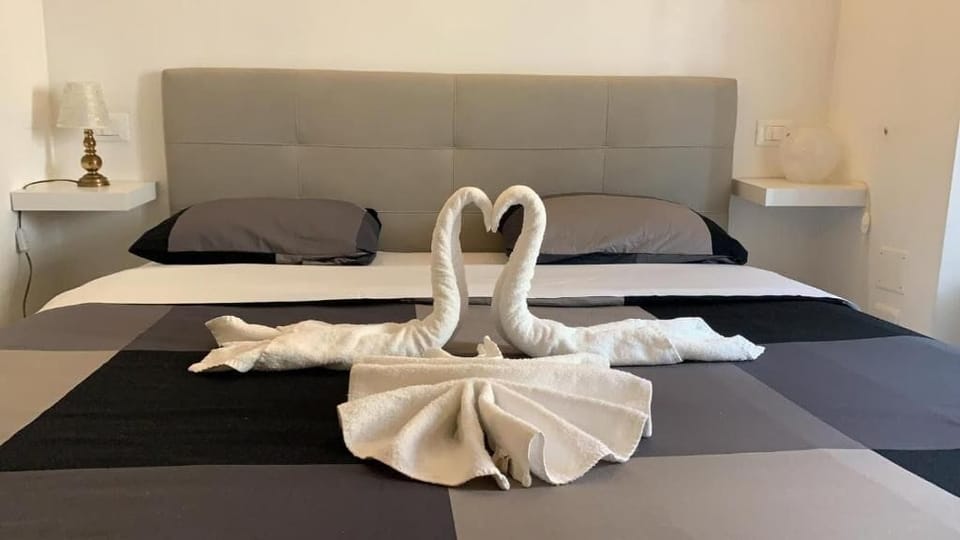 Deluxe Triple Room | Desk, free WiFi