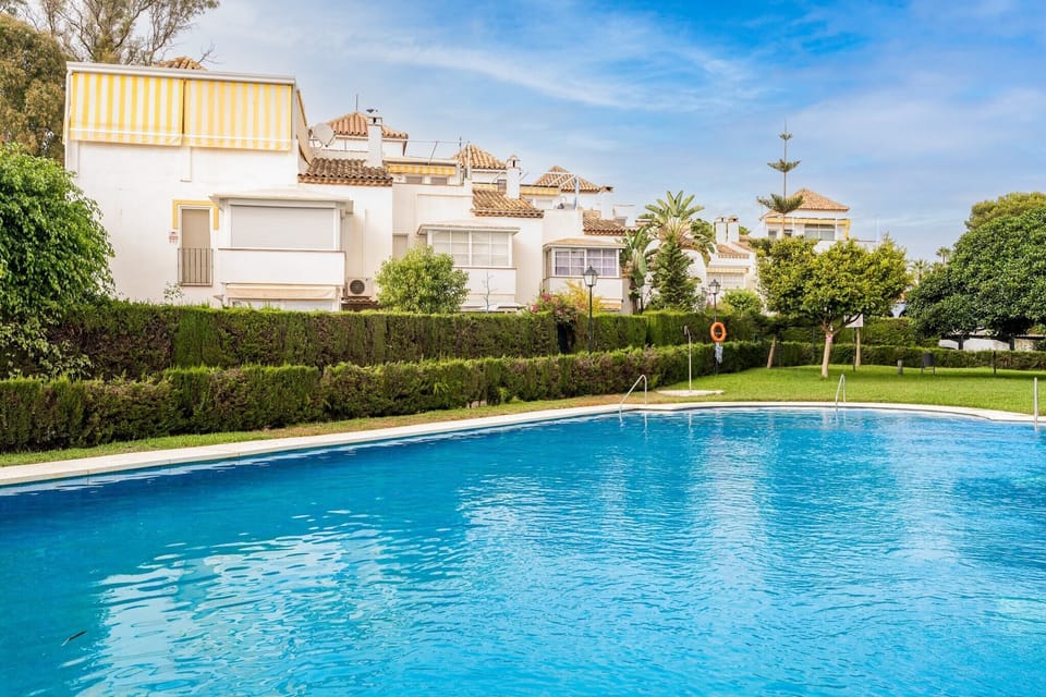 Holiday Home Swimming Pool