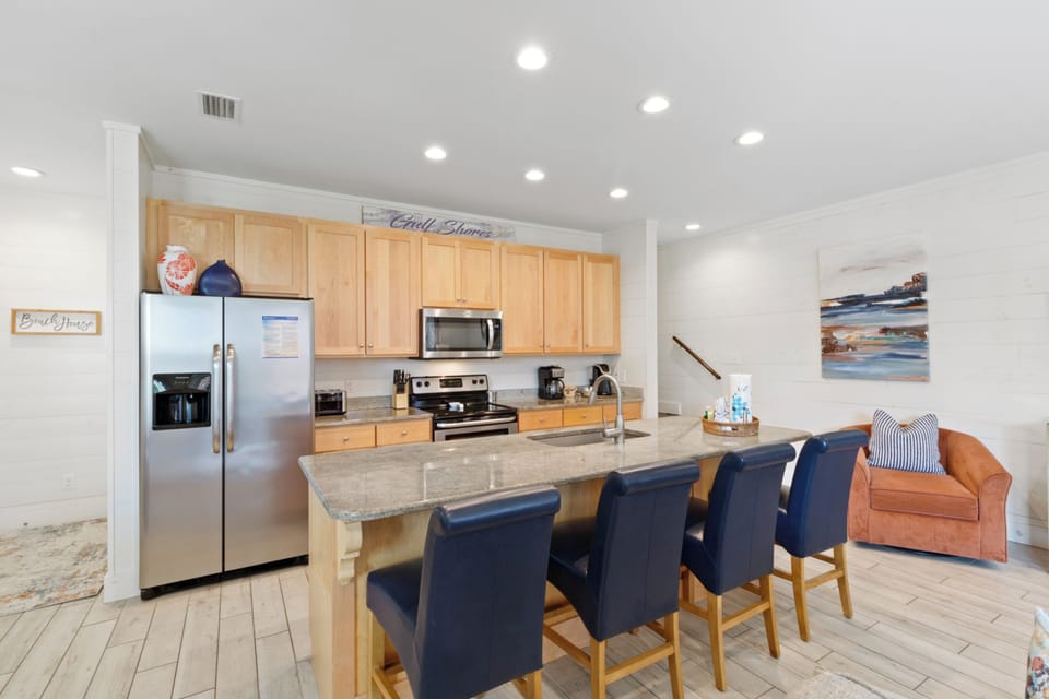 Family House, 2 Bedrooms, Non Smoking | Private kitchen | Fridge, microwave, oven, stovetop