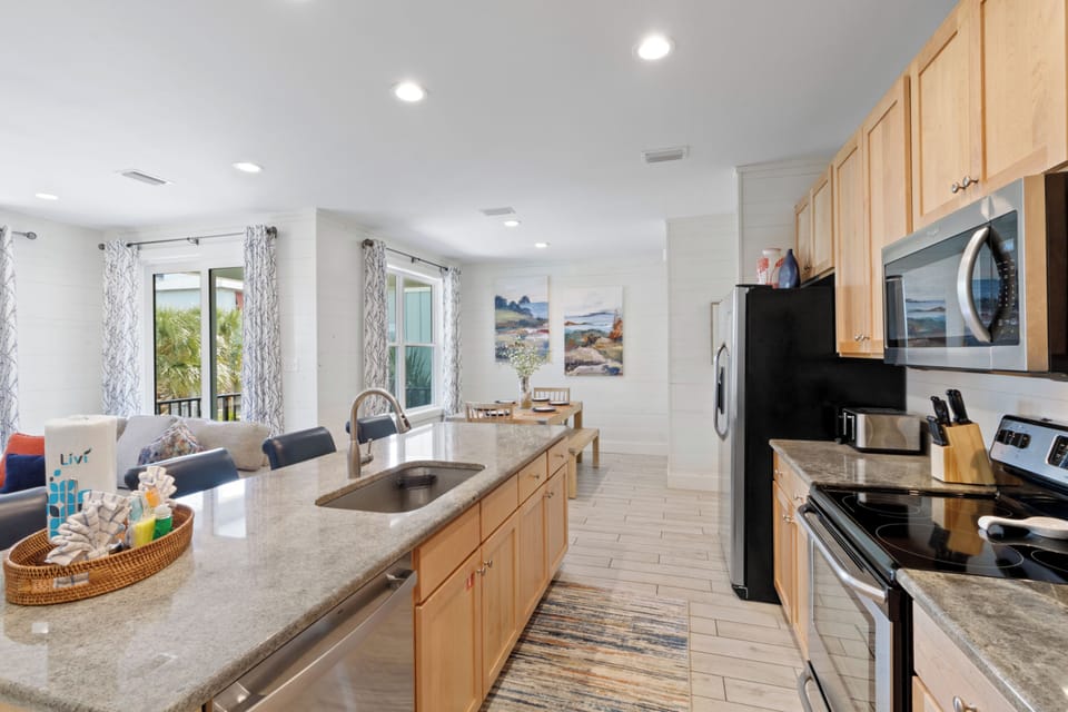 Family House, 2 Bedrooms, Non Smoking | Private kitchen | Fridge, microwave, oven, stovetop