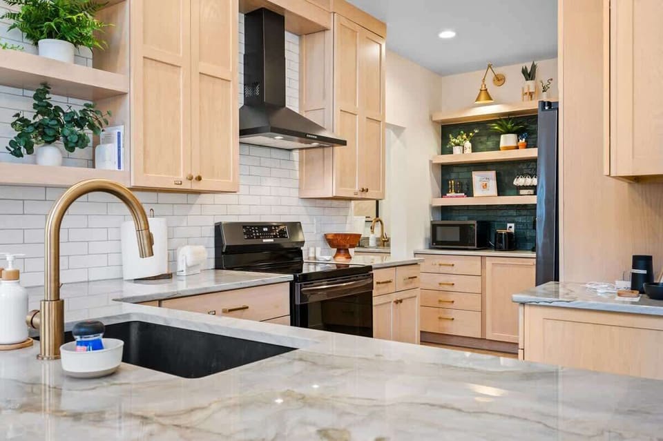 The fully equipped kitchen is ready for meals of any kind, with high-end appliances and ample space for cooking and dining