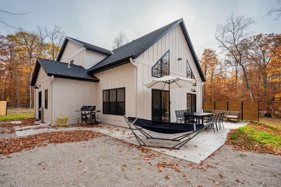Outside, you’ll find a patio with a gas grill, a cozy fire pit, and a clover-covered lawn with games like croquet and bag toss, making this a perfect spot for outdoor enjoyment.