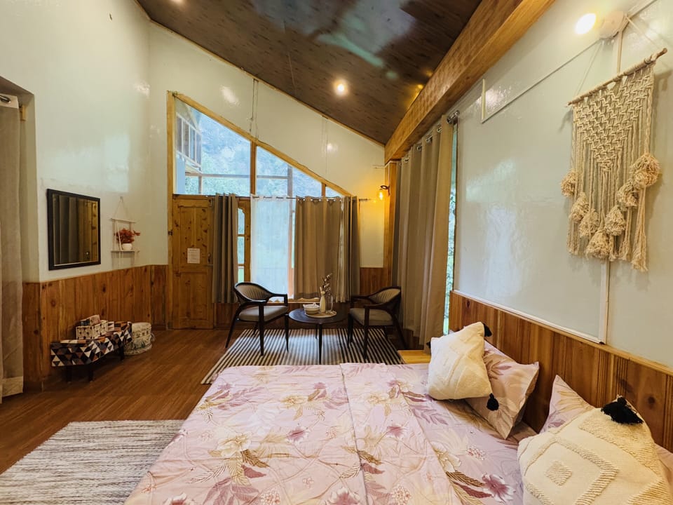 Family Quadruple Room, Courtyard View | Bed sheets