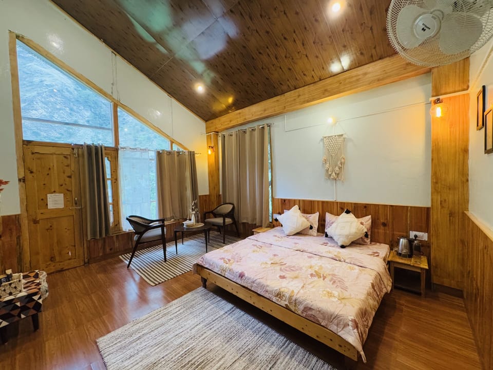 Family Quadruple Room, Courtyard View | Bed sheets