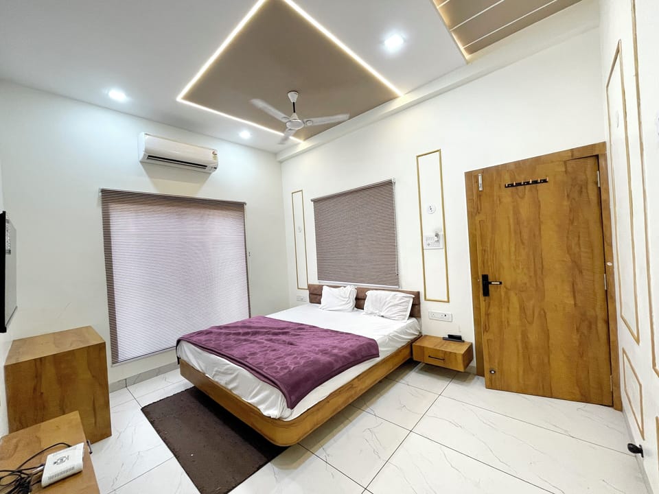 Deluxe Triple Room | Premium bedding, soundproofing, WiFi (free), bed sheets