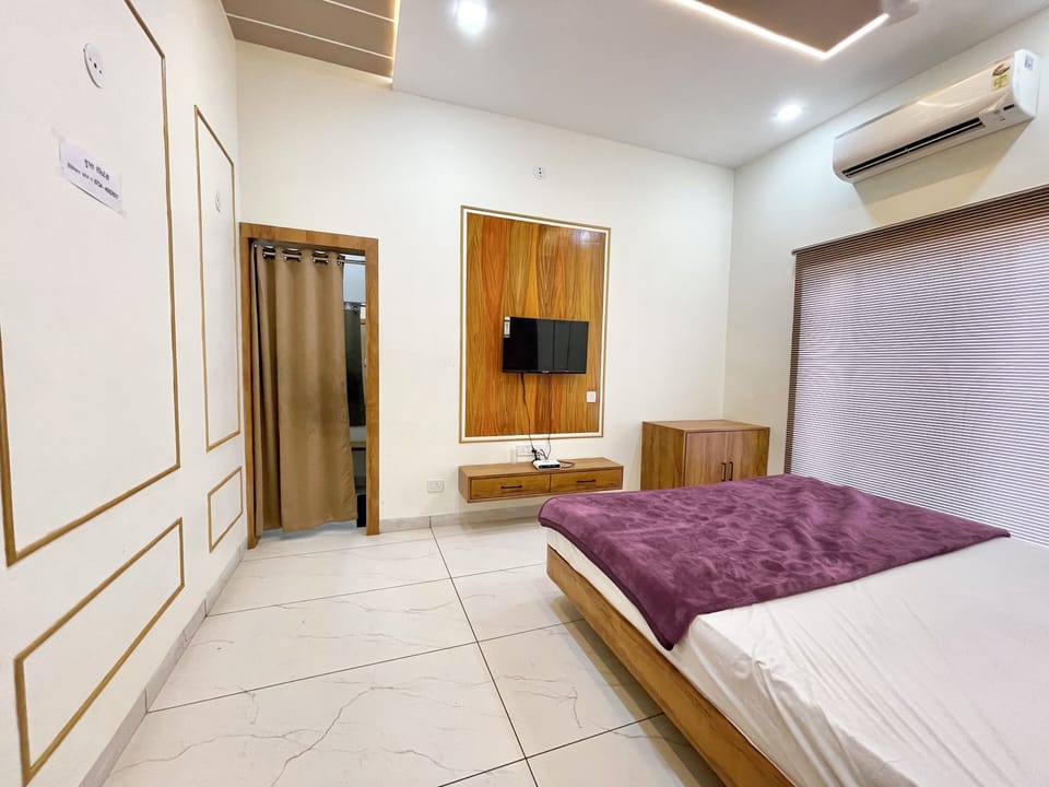 Deluxe Triple Room | Premium bedding, soundproofing, WiFi (free), bed sheets