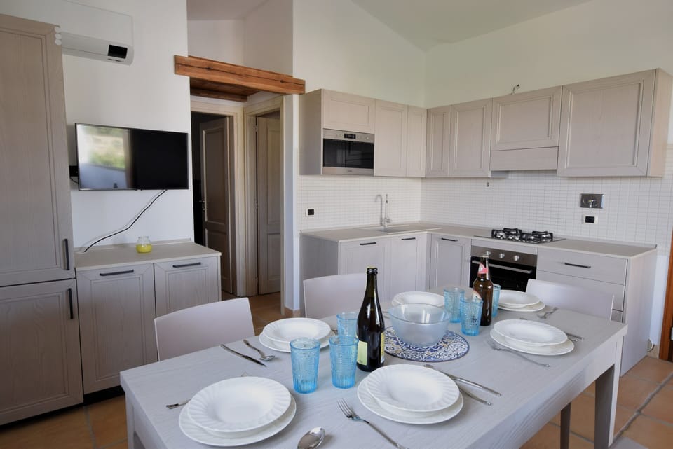 Apartment, Garden View | Private kitchen | Fridge, microwave, oven, stovetop