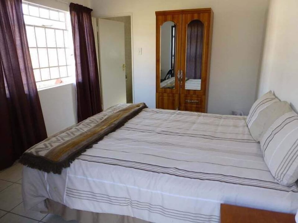Double Room | Desk, iron/ironing board (on request), WiFi (free)