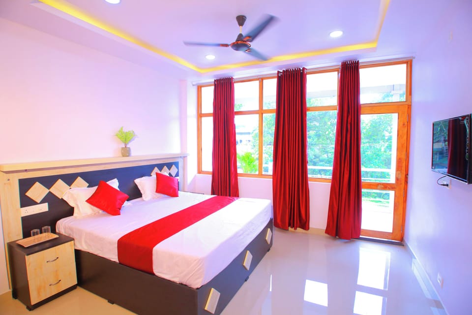 Deluxe Double Room | Rollaway beds, free WiFi, bed sheets