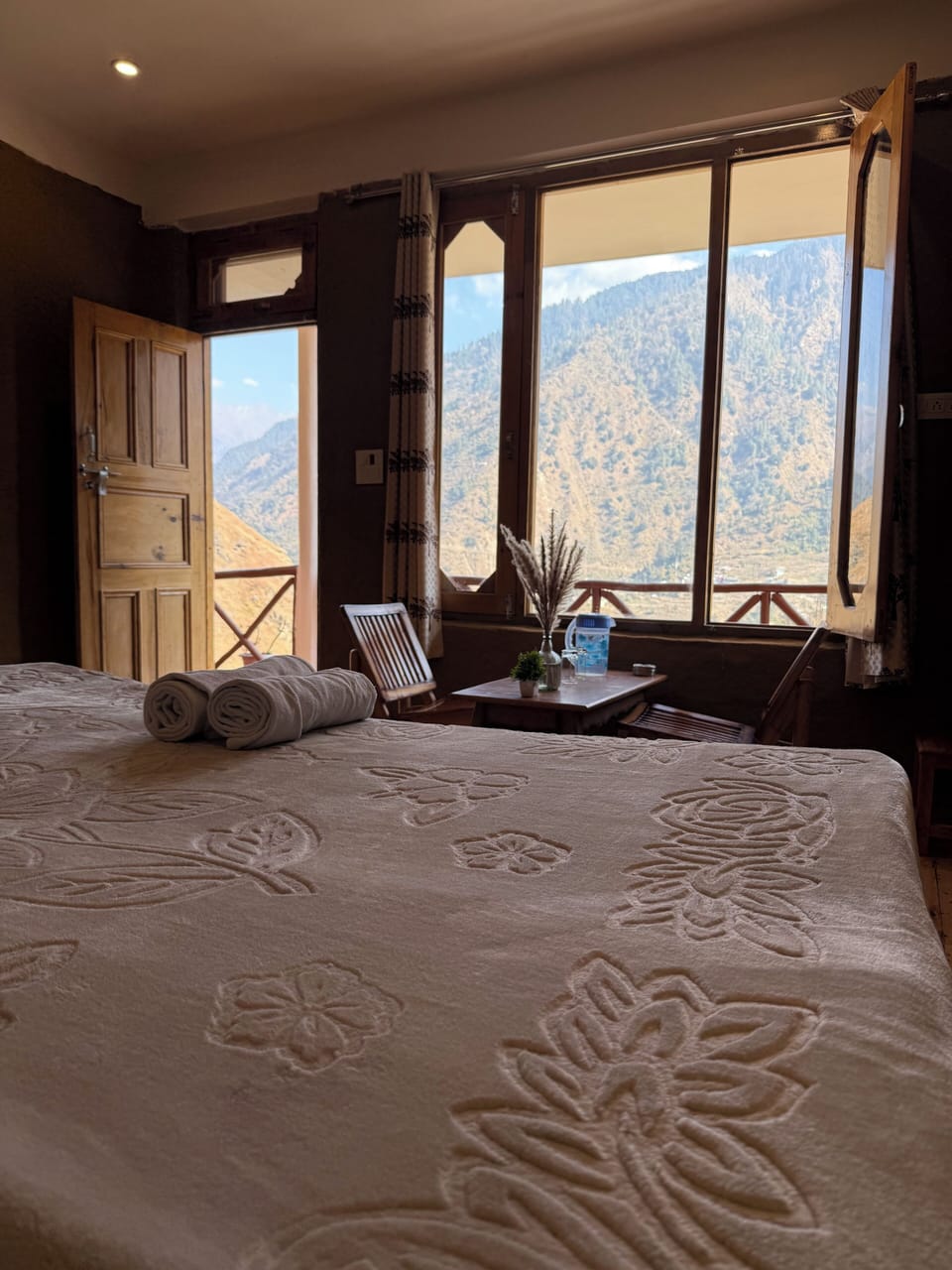 Deluxe Double Room, Patio, Mountain View | In-room dining