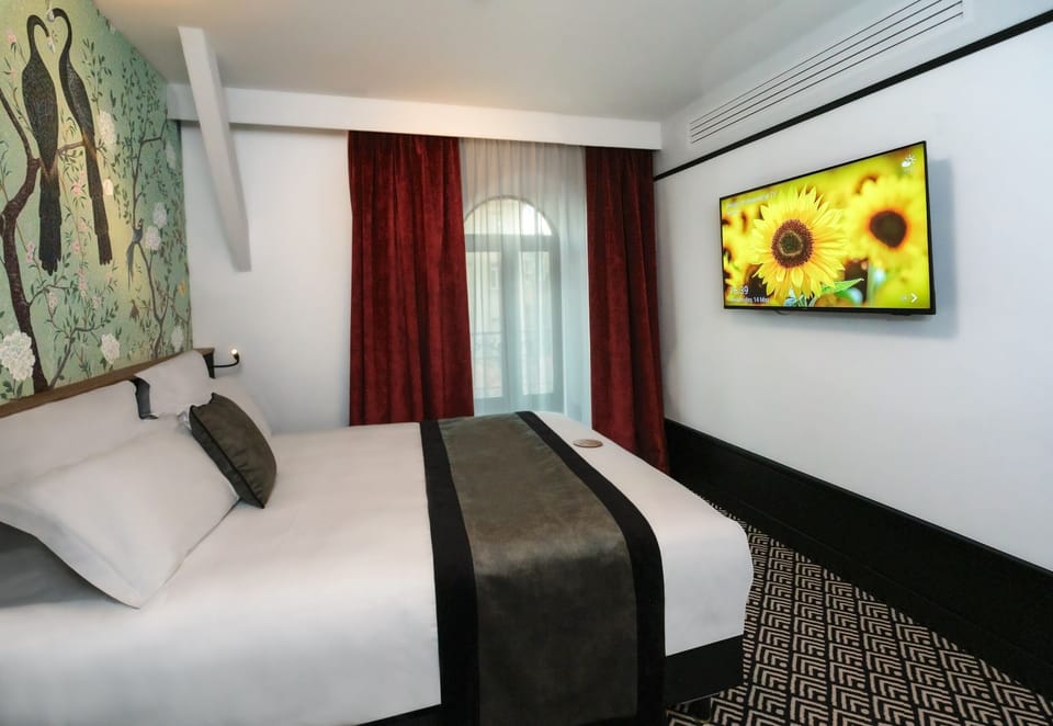 EXECUTIVE | Premium bedding, pillowtop beds, minibar, in-room safe