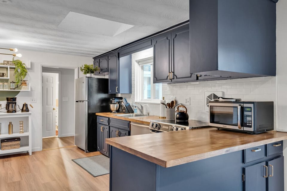 Fully equipped kitchen with coffee & chocolate bar