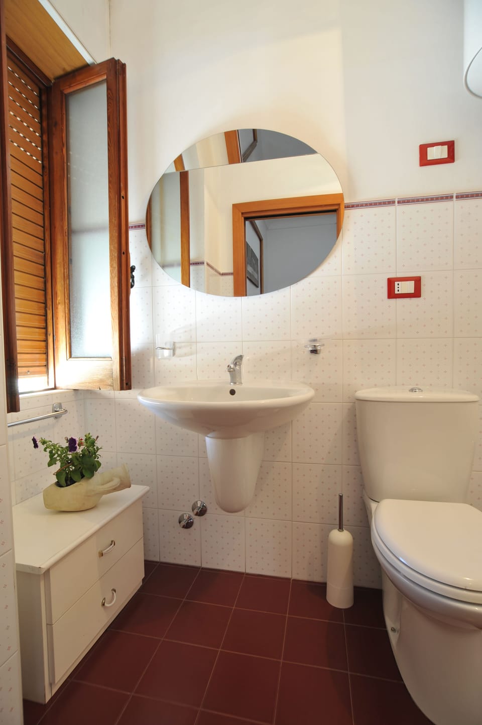 Free toiletries, hair dryer, bidet, towels