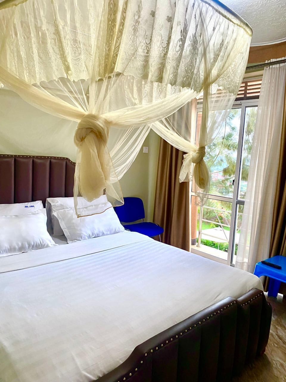 In-room safe, soundproofing, iron/ironing board, free WiFi