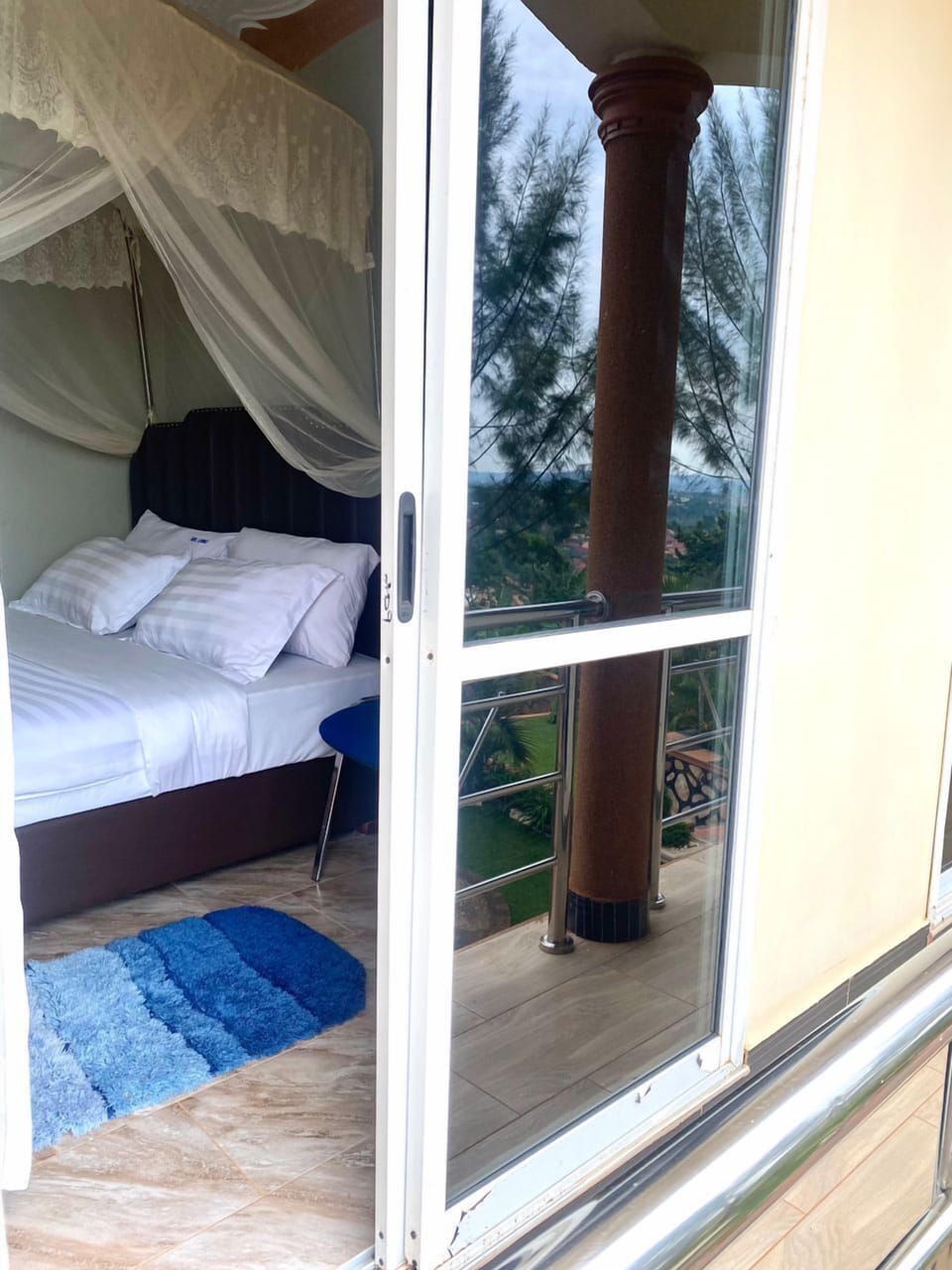 In-room safe, soundproofing, iron/ironing board, free WiFi