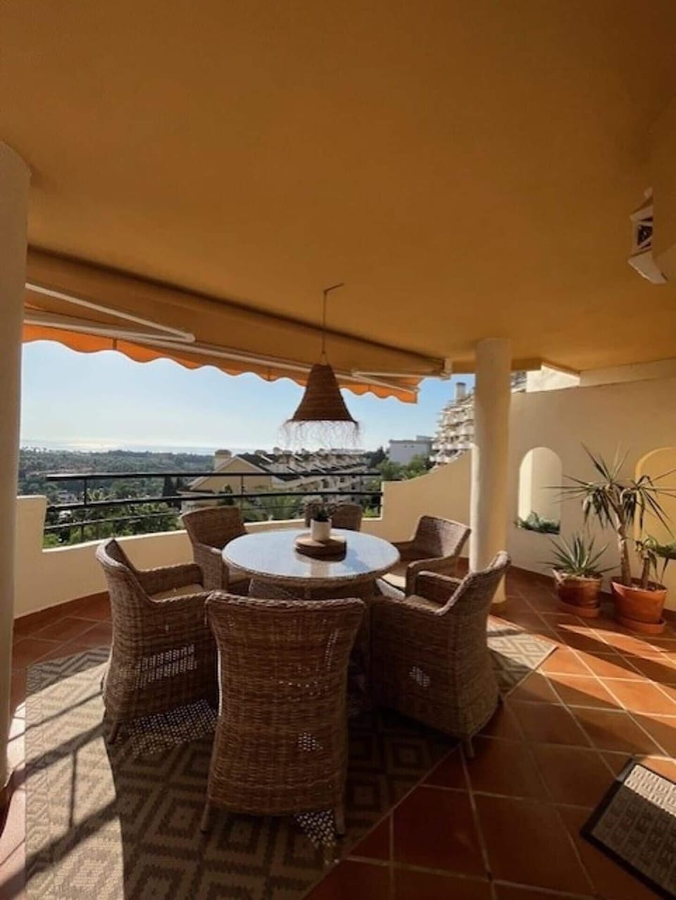 Apartment | Outdoor dining